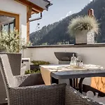 Quality Hosts Arlberg - Haus Pepi Eiter بيت ضيافة 3*