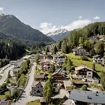 Quality Hosts Arlberg - Haus Pepi Eiter 3*