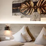 Quality Hosts Arlberg - Haus Pepi Eiter 3*