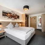 بيت ضيافة Quality Hosts Arlberg - Haus Pepi Eiter