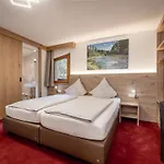 Quality Hosts Arlberg - Haus Pepi Eiter بيت ضيافة