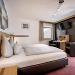 Quality Hosts Arlberg - Haus Pepi Eiter 3*