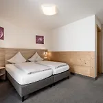 Quality Hosts Arlberg - Haus Pepi Eiter Guest house