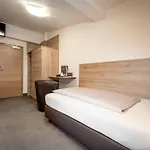 بيت ضيافة Quality Hosts Arlberg - Haus Pepi Eiter 3*