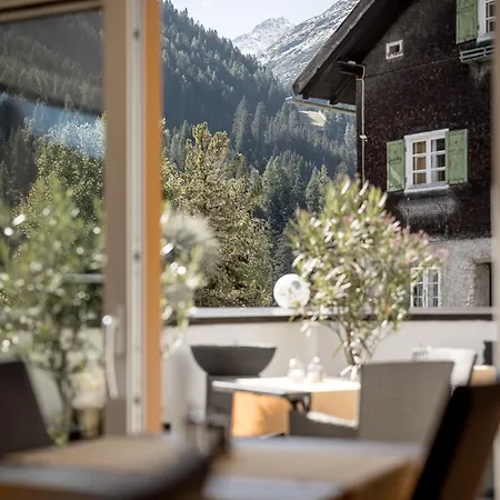 게스트하우스 Quality Hosts Arlberg - Haus Pepi Eiter - Inklusive Sommer-karte Premium 장크트안톤암아를베르크