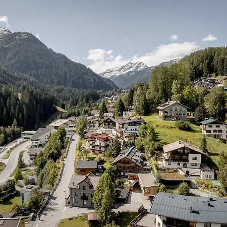 Quality Hosts Arlberg - Haus Pepi Eiter 3*