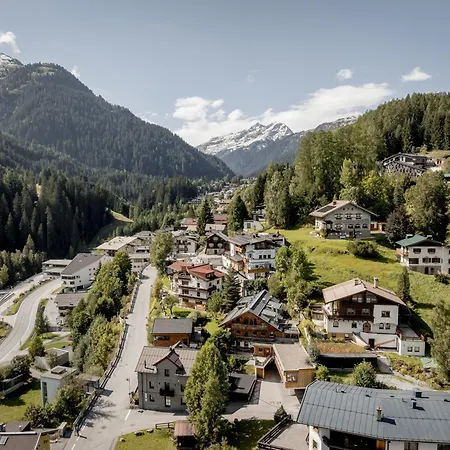 Quality Hosts Arlberg - Haus Pepi Eiter 3*