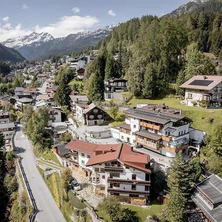 بيت ضيافة Quality Hosts Arlberg - Haus Pepi Eiter