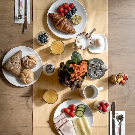 Quality Hosts Arlberg - Haus Pepi Eiter Konukevi