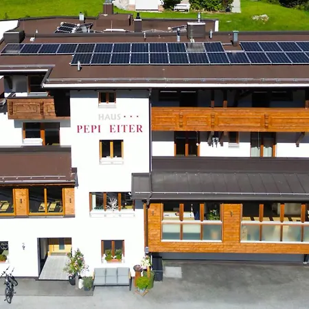 Quality Hosts Arlberg - Haus Pepi Eiter - Inklusive Sommer-karte Premium Pensión 3*