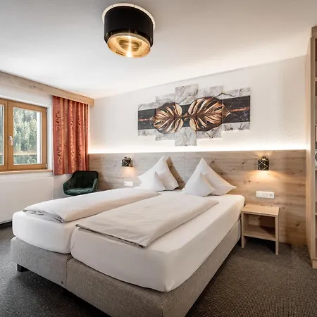 Quality Hosts Arlberg - Haus Pepi Eiter - Inklusive Sommer-karte Premium Pensión 3*