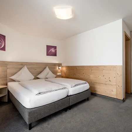 Quality Hosts Arlberg - Haus Pepi Eiter Pensjonat