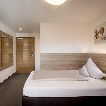 Pensjonat Quality Hosts Arlberg - Haus Pepi Eiter